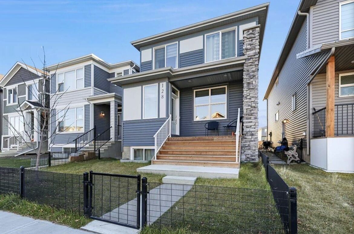 Calgary 4 bedrooms House for rent. Property photo: 748996-1