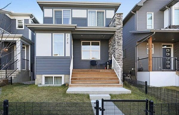 Calgary 4 bedrooms House for rent. Property photo: 748996-2