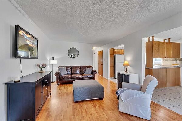 Calgary 2 bedrooms Main Floor for rent. Property photo: 749122-3