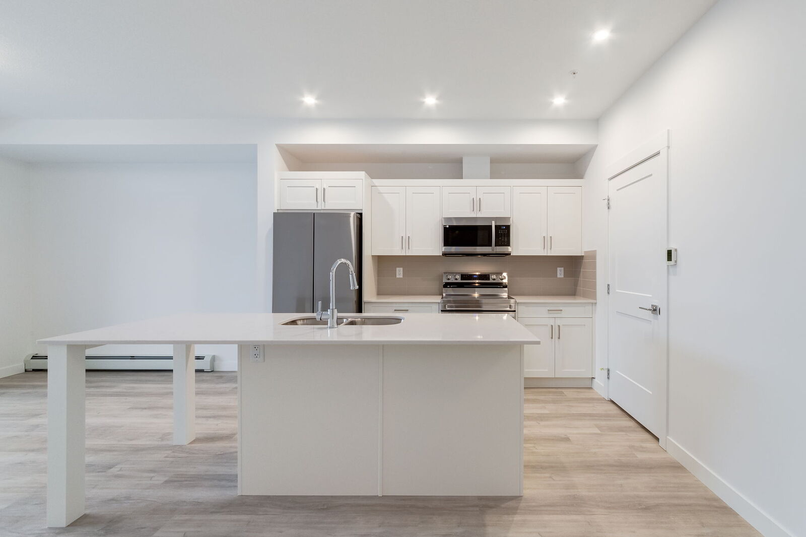 Calgary 2 bedrooms Condo Unit for rent. Property photo: 749150-1
