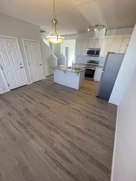 Calgary 4 bedrooms Main Floor for rent. Property photo: 749168-3