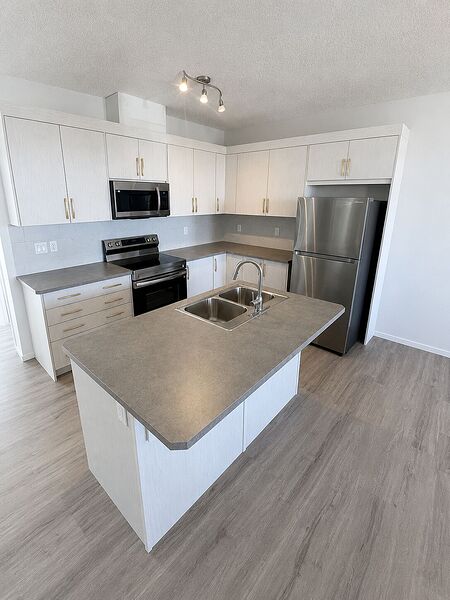 Calgary 4 bedrooms Main Floor for rent. Property photo: 749168-2