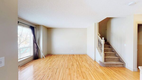 Calgary 3 bedrooms House for rent. Property photo: 749188-2