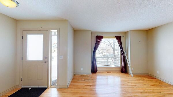 Calgary 3 bedrooms House for rent. Property photo: 749188-3