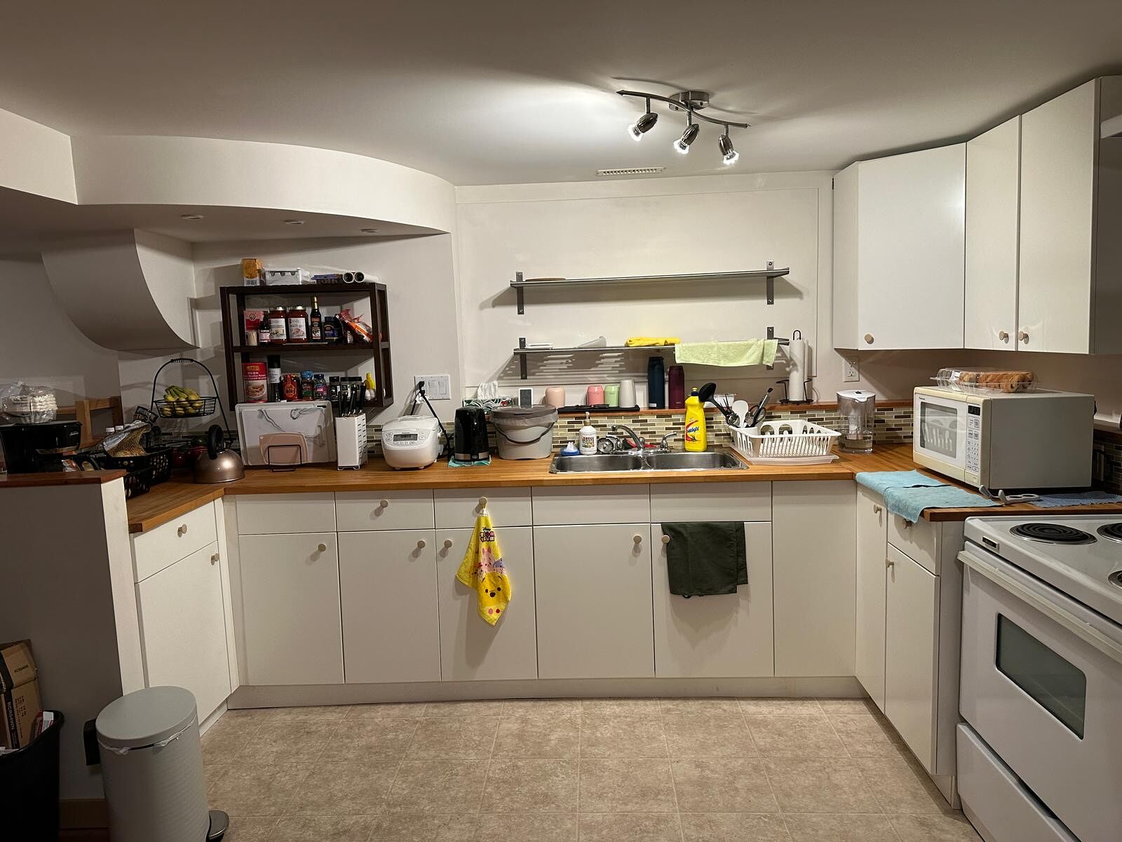 Calgary 2 bedrooms Basement for rent. Property photo: 749190-1
