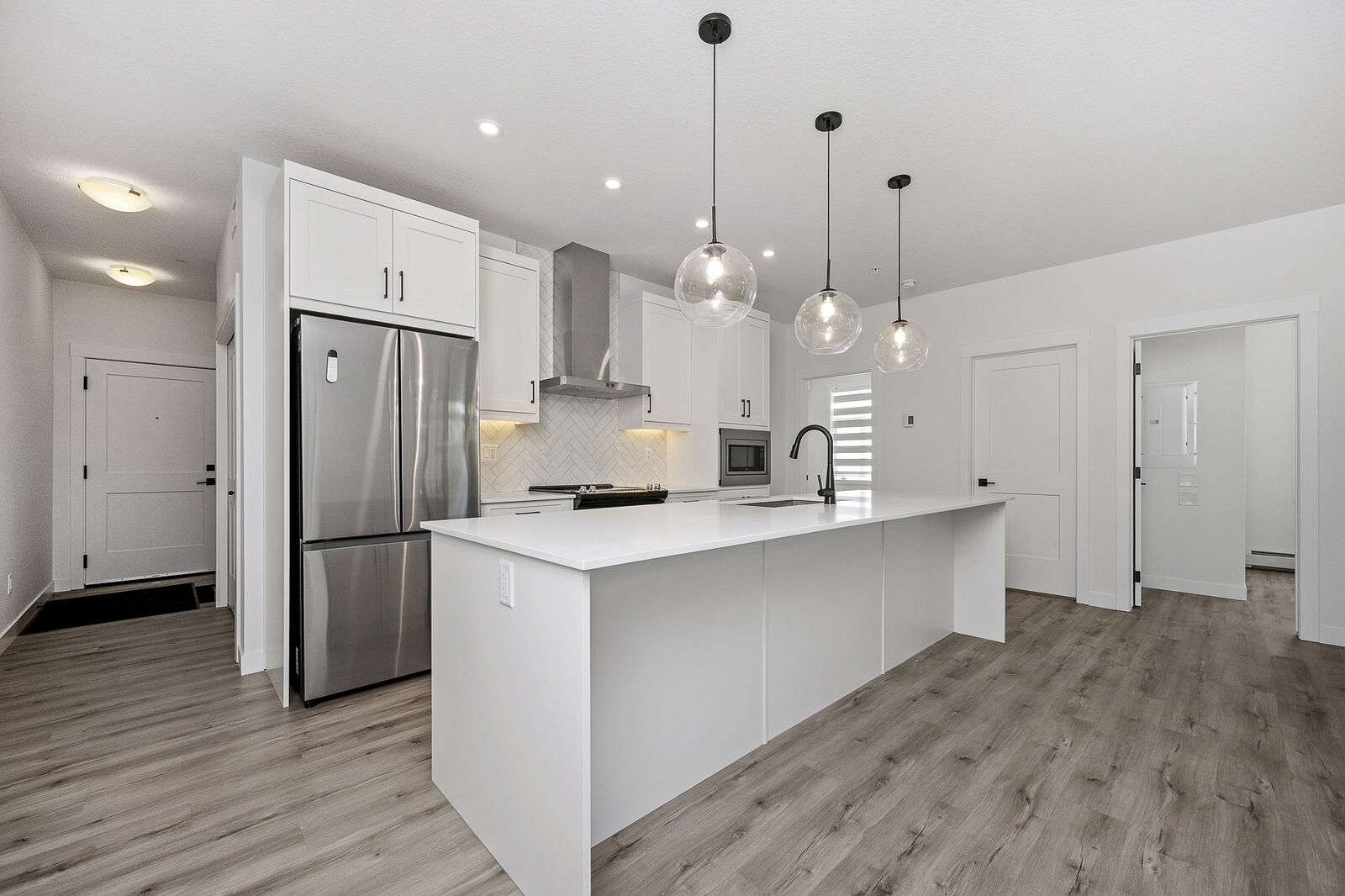 Calgary 2 bedrooms Condo Unit for rent. Property photo: 749191-1