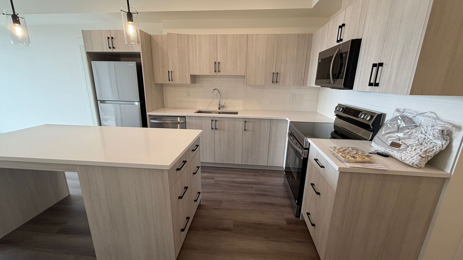 Calgary 3 bedrooms Condo Unit for rent. Property photo: 749194-1