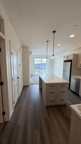 Calgary 3 bedrooms Condo Unit for rent. Property photo: 749194-3
