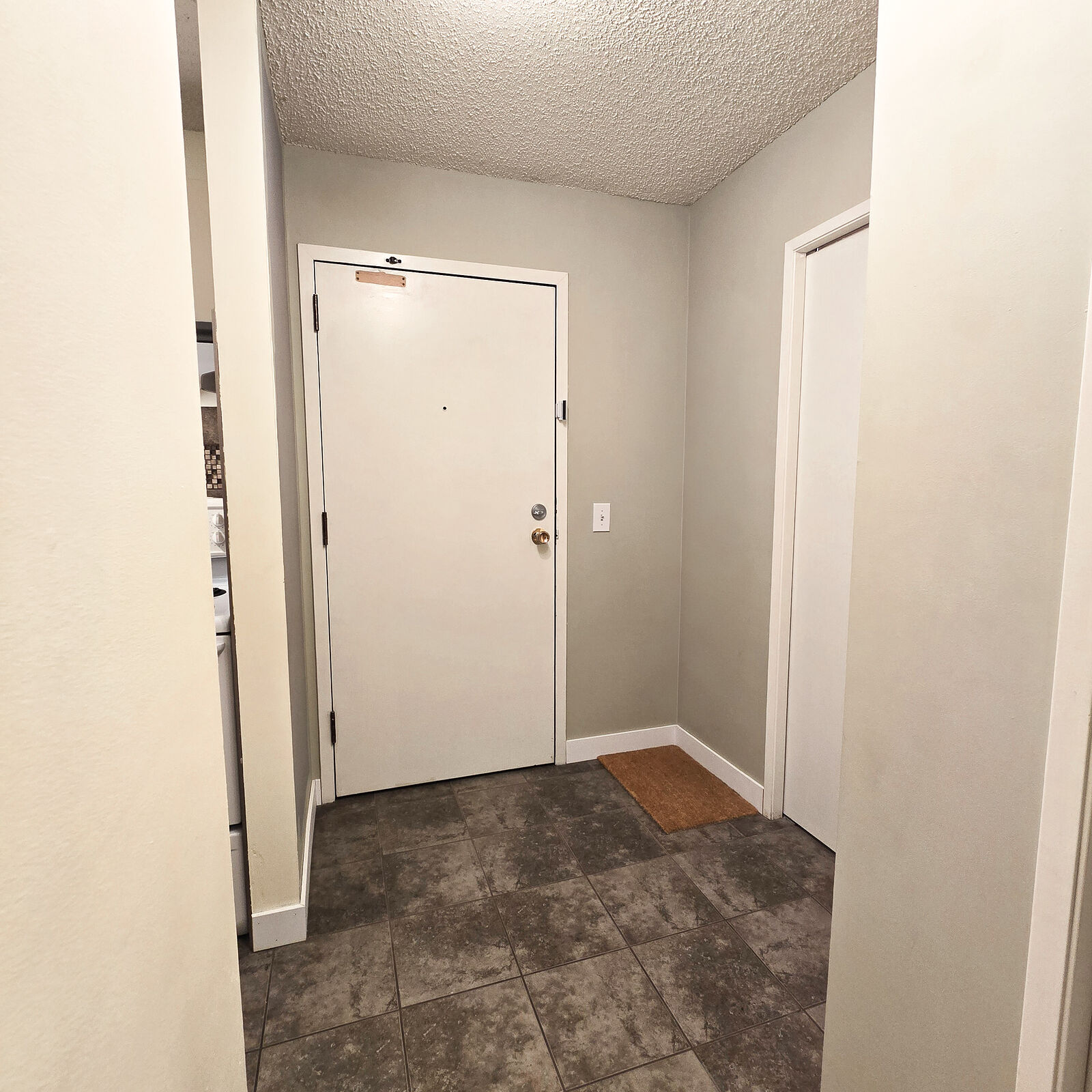 Calgary 1 bedroom Condo Unit for rent. Property photo: 749198-1