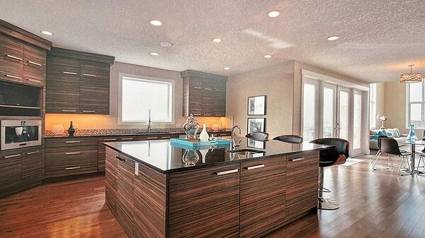 Calgary 5 bedrooms House for rent. Property photo: 749248-2