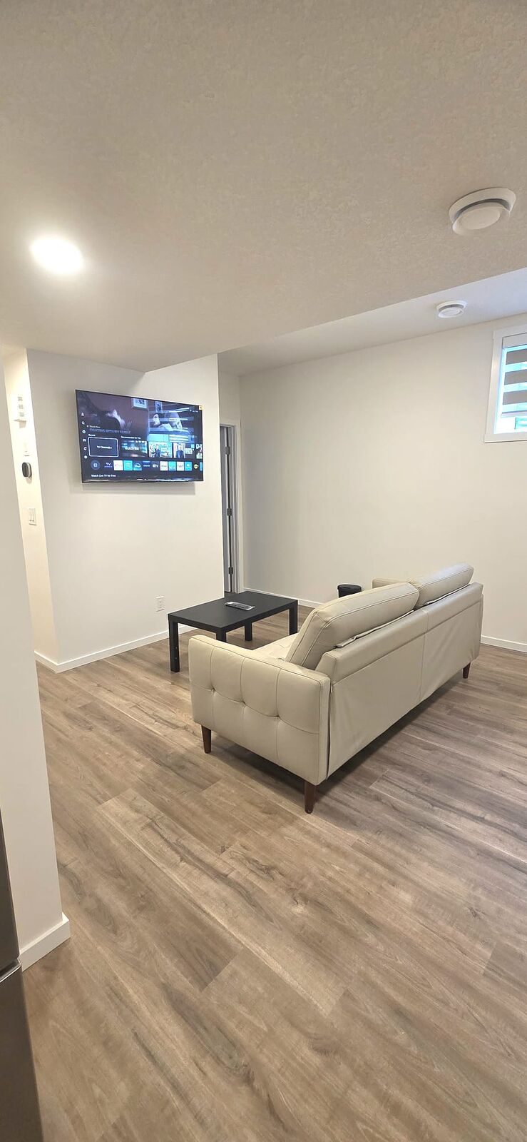 Calgary 1 bedroom Basement for rent. Property photo: 749295-1