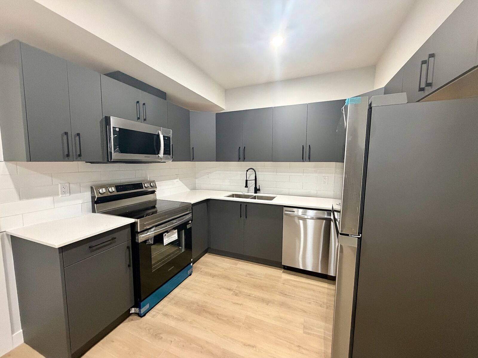THE STRUMMERS  『 BASEMENT WISE EXTRA 』 Edmonton Pet Friendly Basement For Rent | Alces | 2 Bed 1 Bath