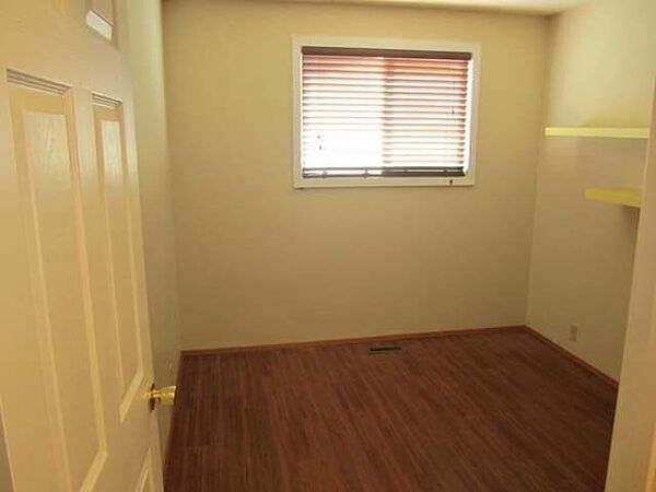 Calgary 5 bedrooms Duplex for rent. Property photo: 749348-2