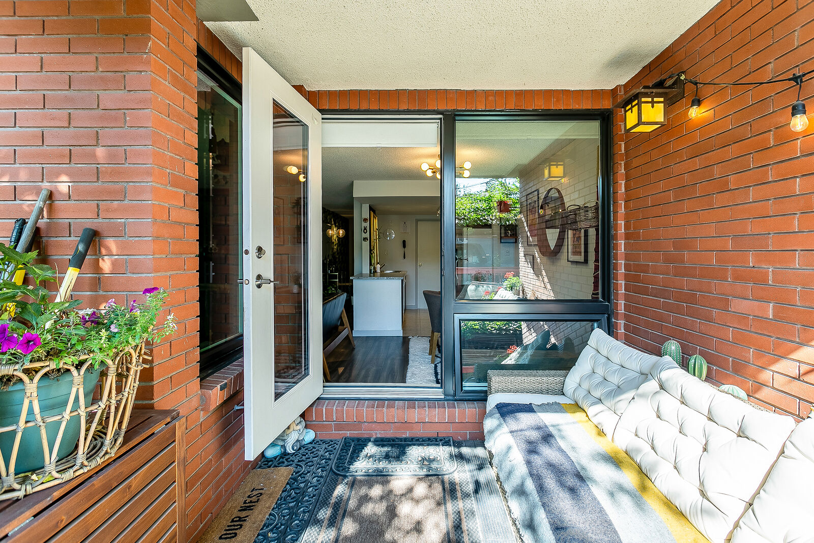 Calgary 1 bedroom Condo Unit for rent. Property photo: 749352-1