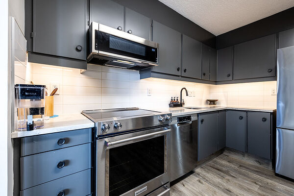 Edmonton 1 + Den bedrooms Condo Unit for rent. Property photo: 749355-2