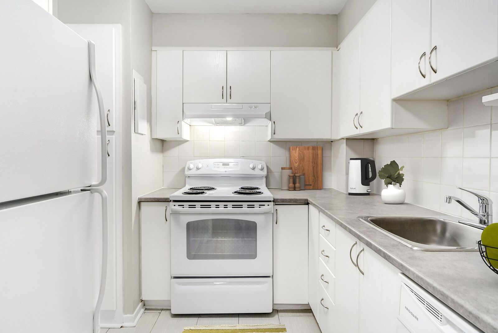 C&ocirc;te Saint-Luc 1 bedrooms Apartment for rent. Property photo: 749375-1