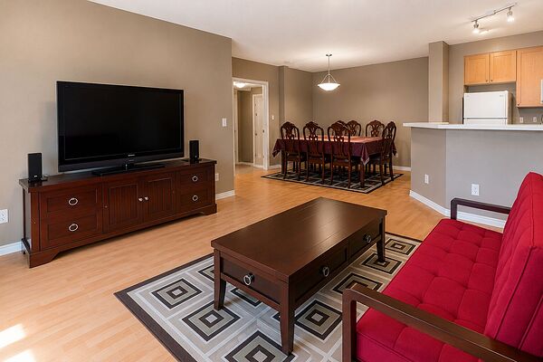Calgary 2 + Den bedrooms Condo Unit for rent. Property photo: 749458-3