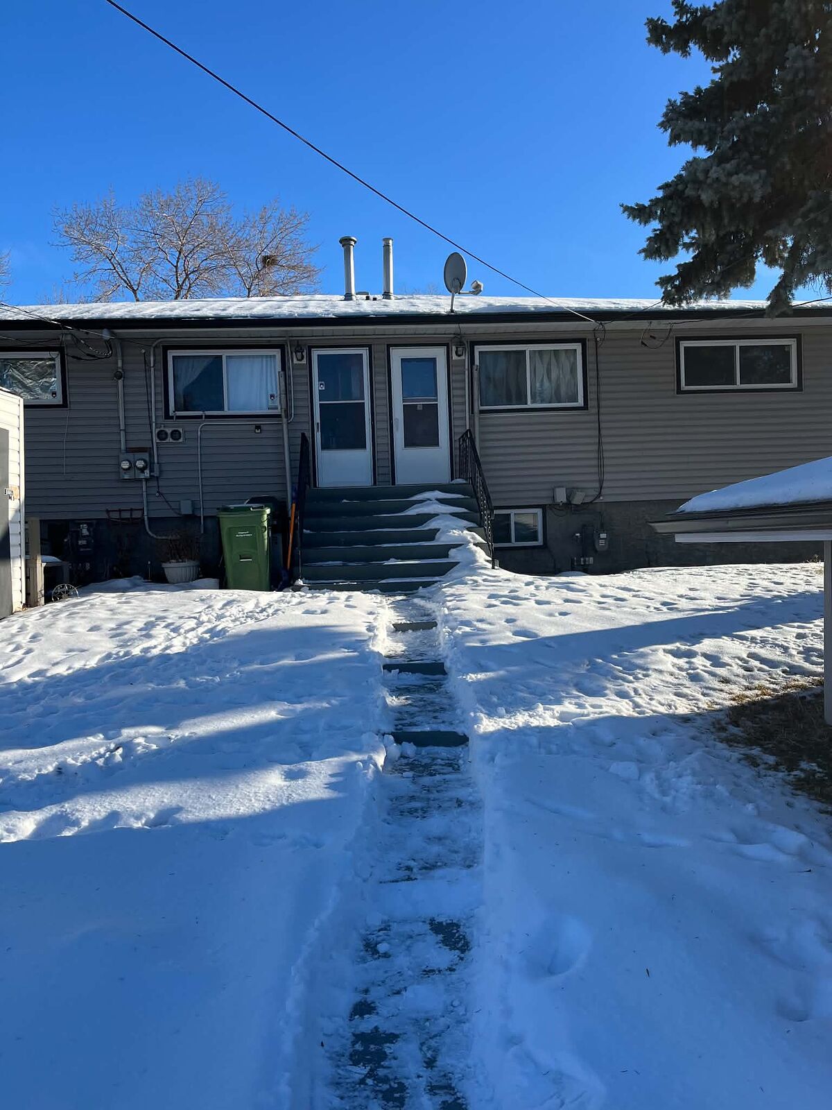 Calgary 3 bedrooms Duplex for rent. Property photo: 749511-1