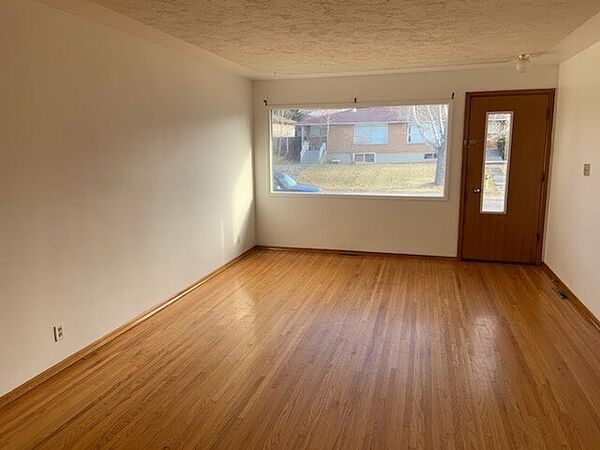 Calgary 3 bedrooms Duplex for rent. Property photo: 749511-3