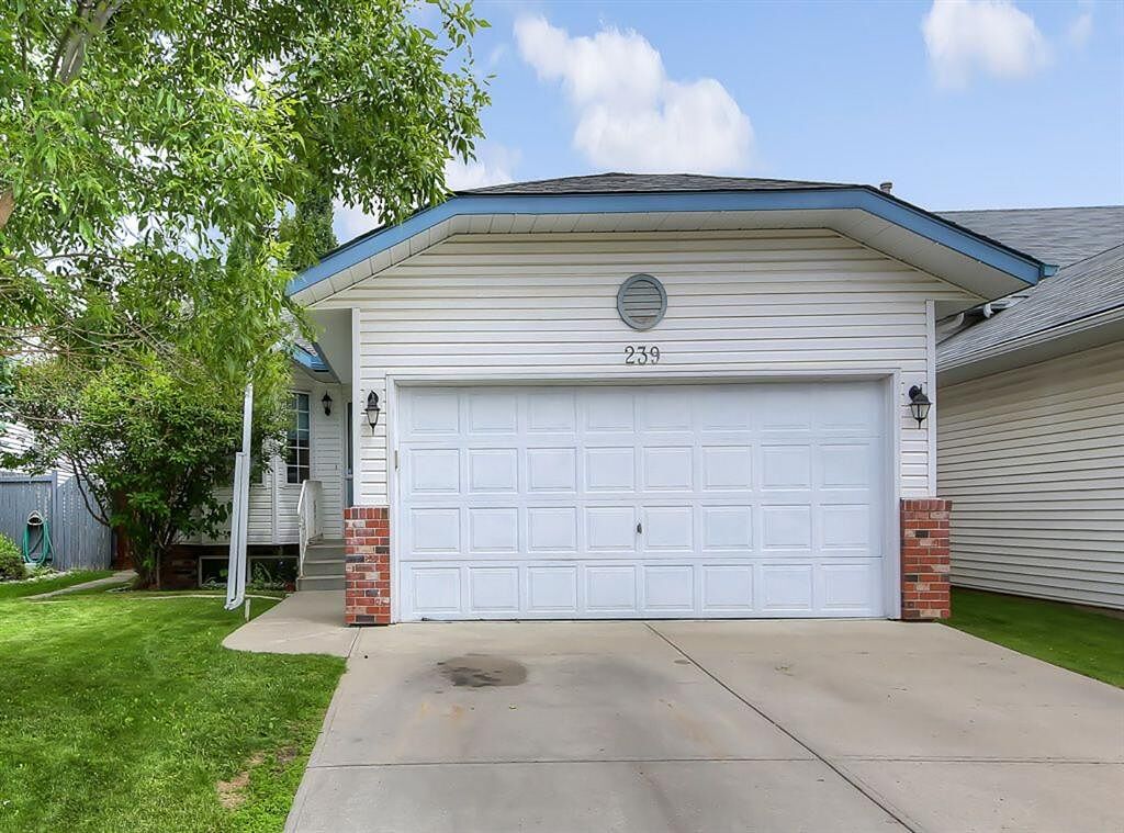 Calgary 4 bedrooms House for rent. Property photo: 749547-1