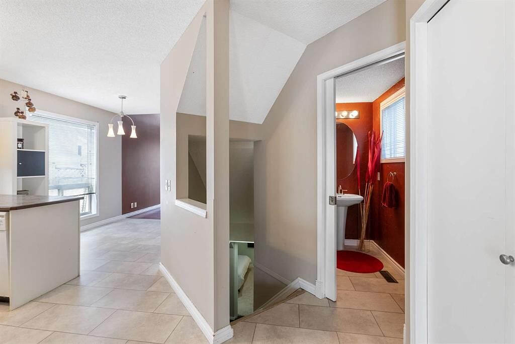 Calgary 1 bedroom Room For Rent for rent. Property photo: 749549-1