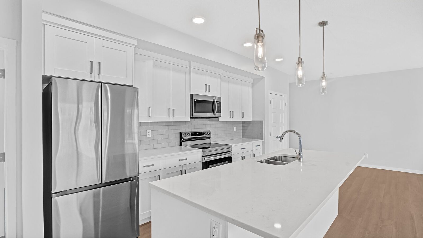 Calgary 2 bedrooms Condo Unit for rent. Property photo: 749561-1