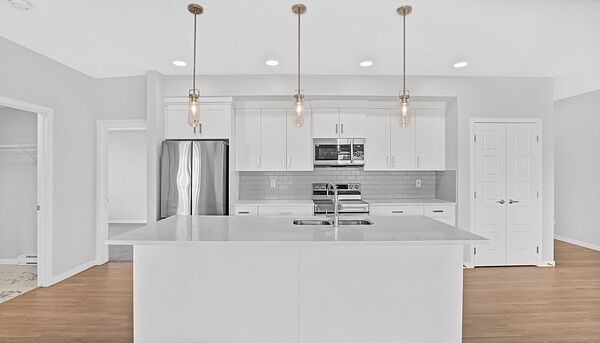 Calgary 2 bedrooms Condo Unit for rent. Property photo: 749561-2