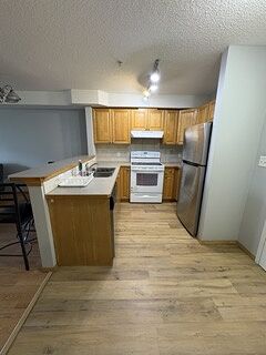 Calgary 1 + Den bedrooms Condo Unit for rent. Property photo: 749628-1