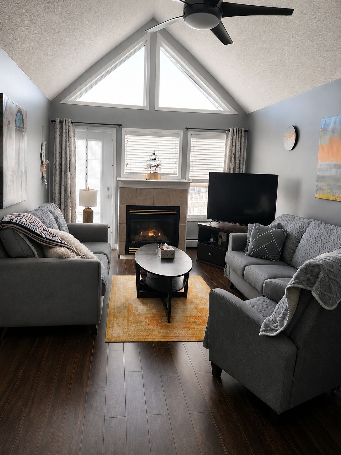 Calgary 2 + Den bedrooms Condo Unit for rent. Property photo: 749629-1