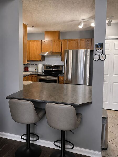 Calgary 2 + Den bedrooms Condo Unit for rent. Property photo: 749629-2