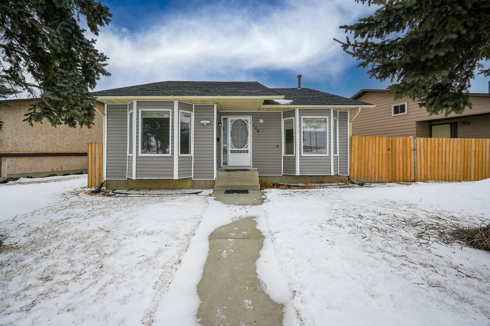 Calgary 3 bedrooms Main Floor for rent. Property photo: 749630-1