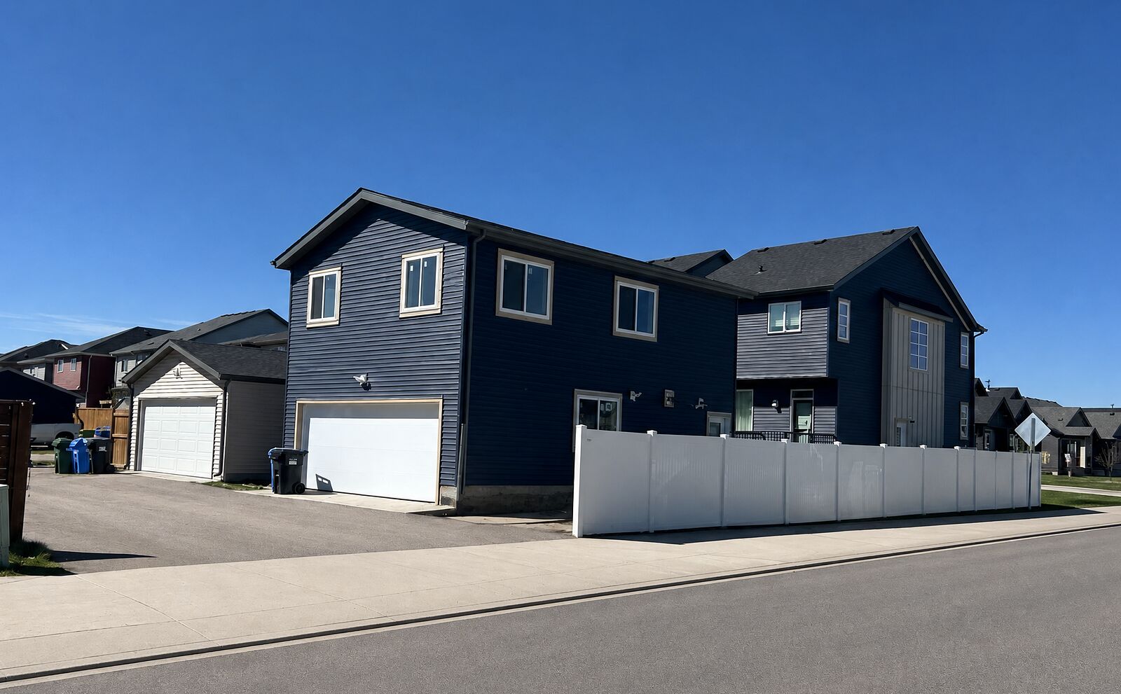 Calgary 2 bedrooms House for rent. Property photo: 749631-1