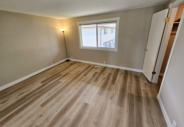 Edmonton 3 bedrooms Townhouse for rent. Property photo: 749635-2