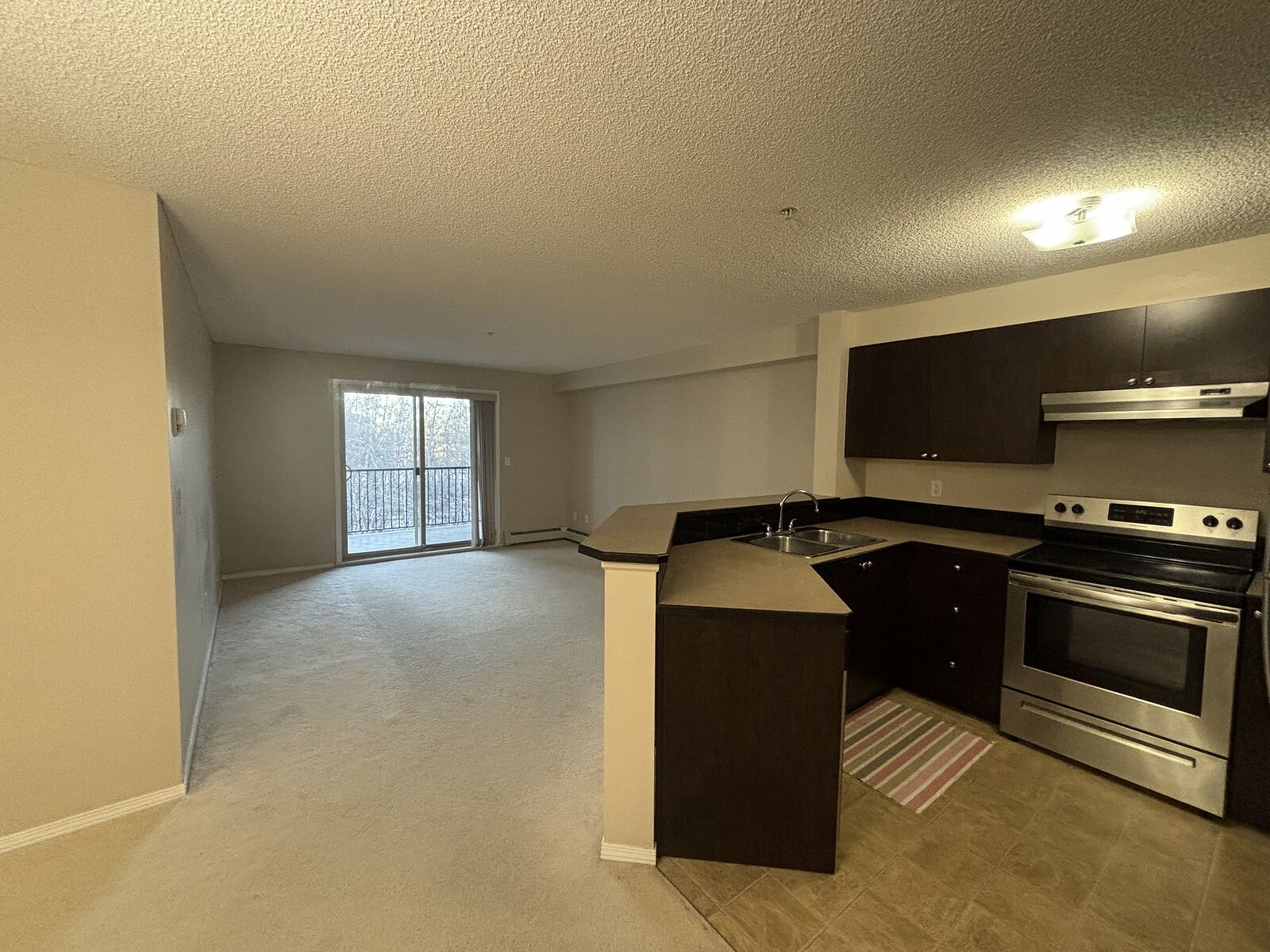 Calgary 2 bedrooms Condo Unit for rent. Property photo: 749680-1