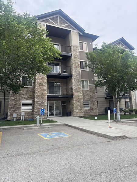 Calgary 2 bedrooms Condo Unit for rent. Property photo: 749680-2