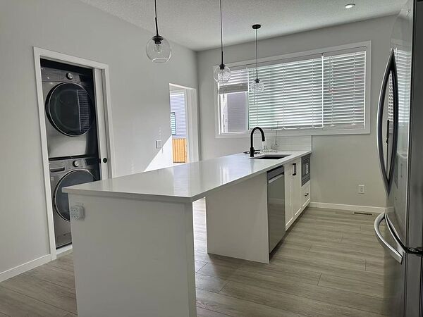 Calgary 4 bedrooms House for rent. Property photo: 749718-3