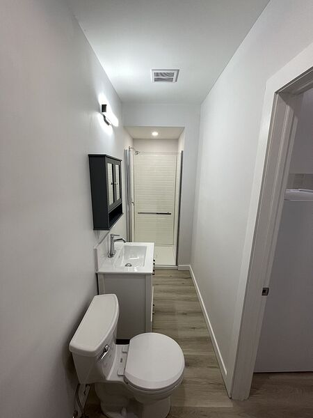 Calgary studio Condo Unit for rent. Property photo: 749719-3