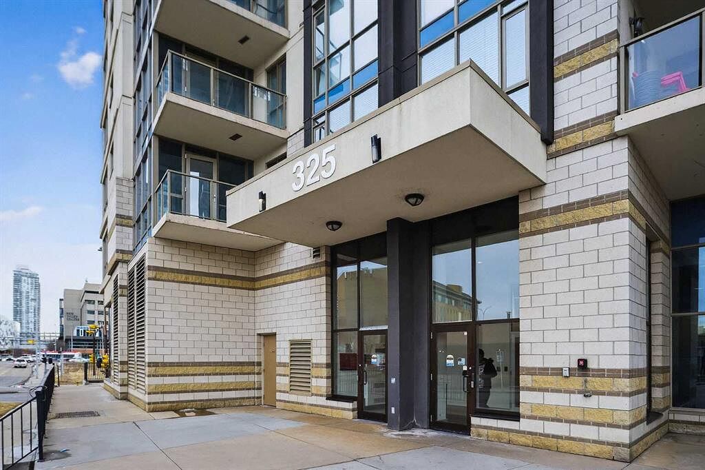 Calgary 2 bedrooms Condo Unit for rent. Property photo: 749725-1