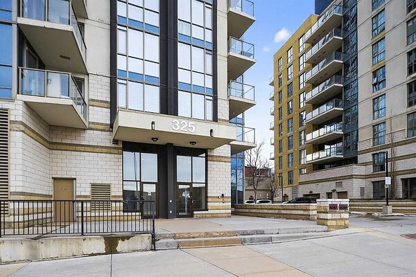 Calgary 2 bedrooms Condo Unit for rent. Property photo: 749725-2