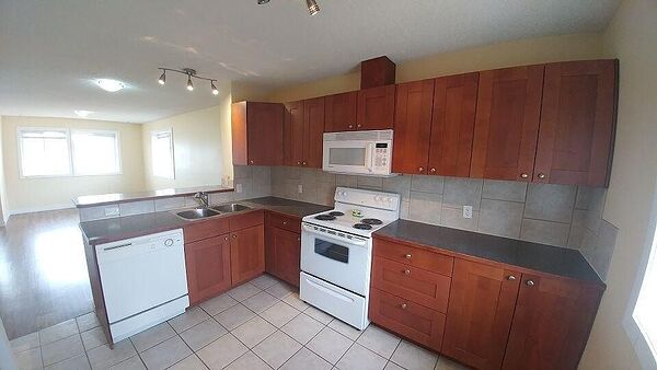 Calgary 2 bedrooms Duplex for rent. Property photo: 749733-3