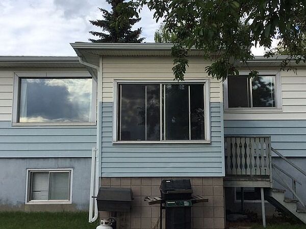 Calgary 2 + Den bedrooms House for rent. Property photo: 749762-3