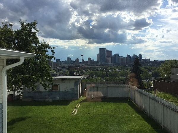 Calgary 2 + Den bedrooms House for rent. Property photo: 749762-2