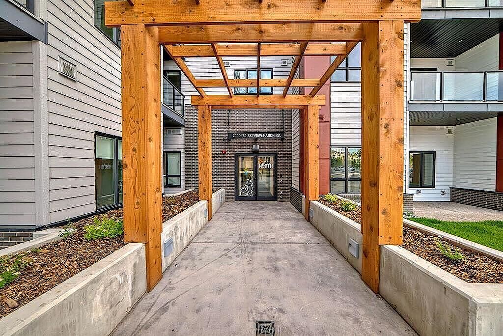 Calgary 2 bedrooms Condo Unit for rent. Property photo: 749809-1