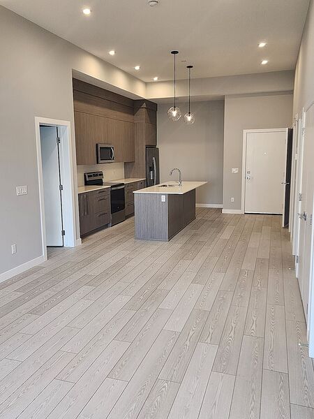 Calgary 2 bedrooms Condo Unit for rent. Property photo: 749809-2