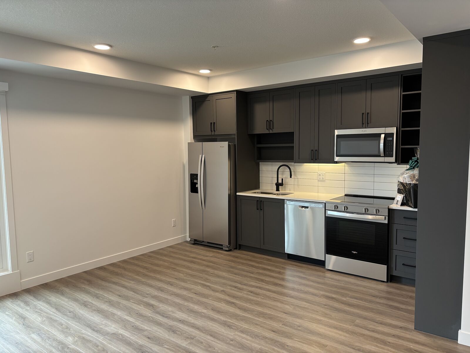 Calgary 1 bedroom Condo Unit for rent. Property photo: 749813-1