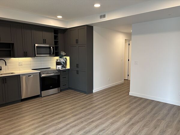 Calgary 1 bedroom Condo Unit for rent. Property photo: 749813-3