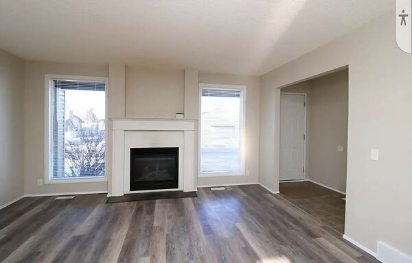 Airdrie 3 bedrooms Duplex for rent. Property photo: 749871-2
