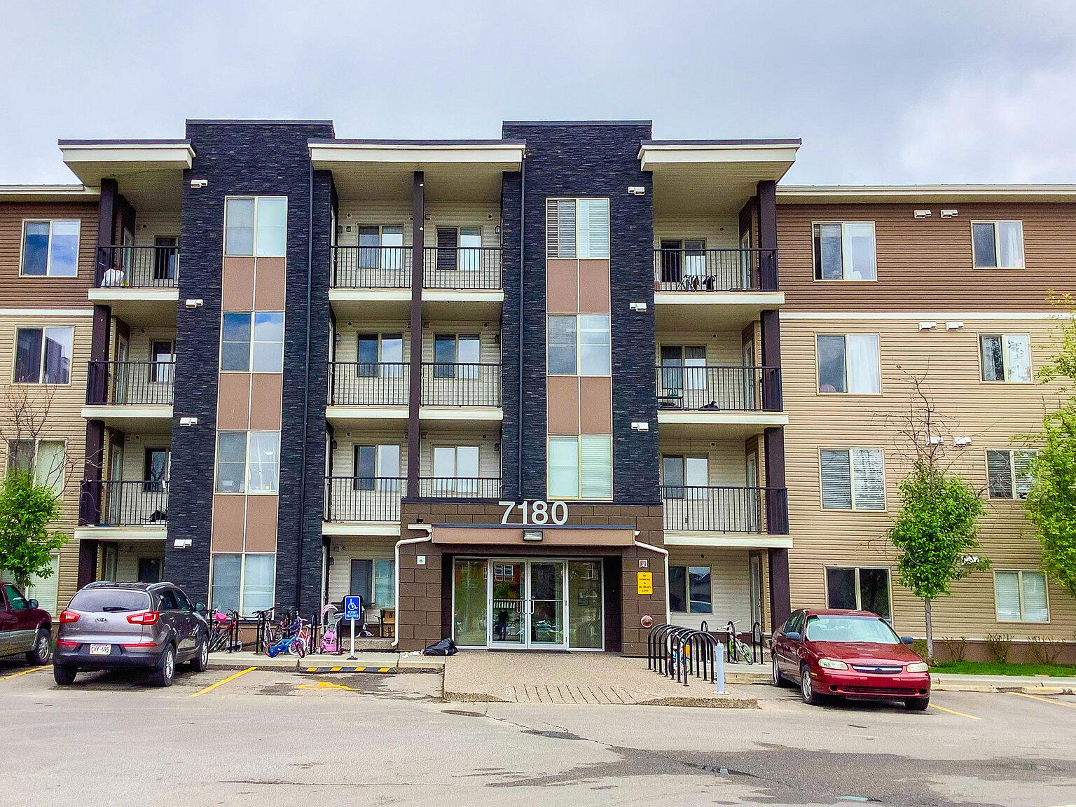Calgary 1 bedroom Condo Unit for rent. Property photo: 749905-1