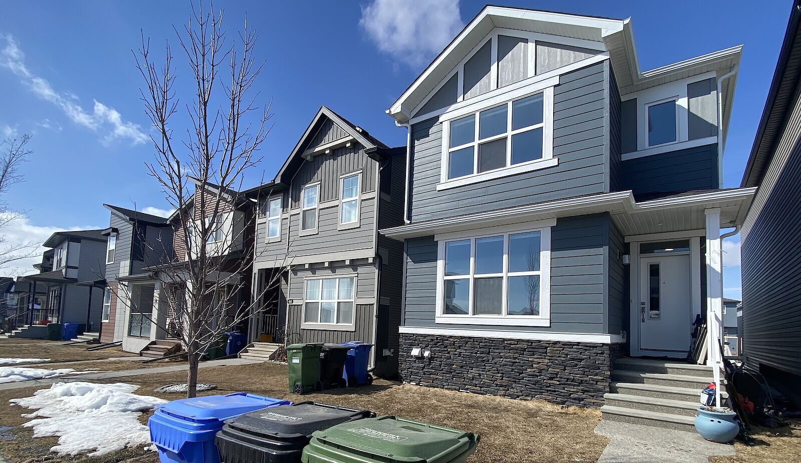 Calgary 4 bedrooms House for rent. Property photo: 749916-1