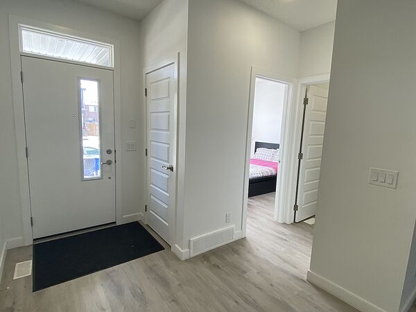 Calgary 4 bedrooms House for rent. Property photo: 749916-3